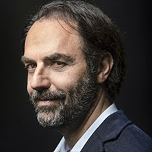 Neri Marcore in GABER - MI FA MALE IL MONDO Teatro Celebrazioni