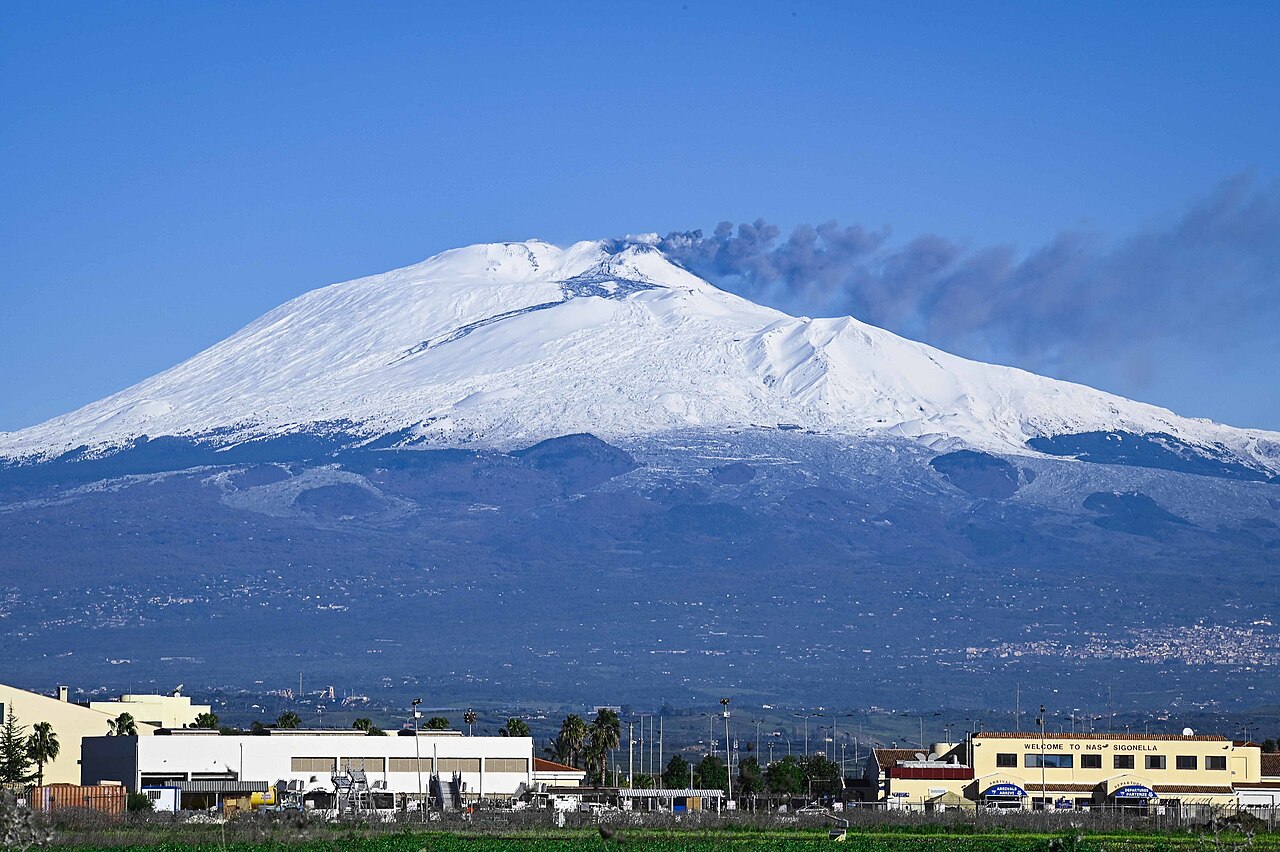 6. Escursione sull'Etna da Catania: crateri, trekking e tour in 4x4