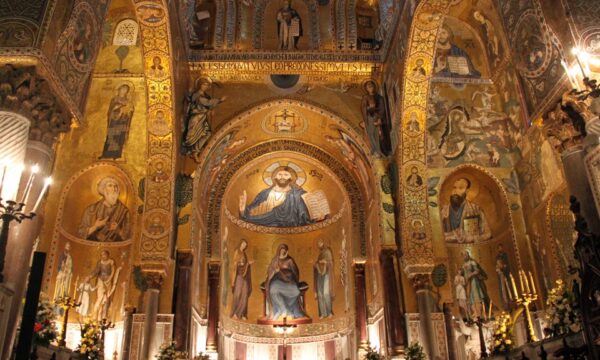 Mosaici dorati e soffitto della Cappella Palatina a Palermo