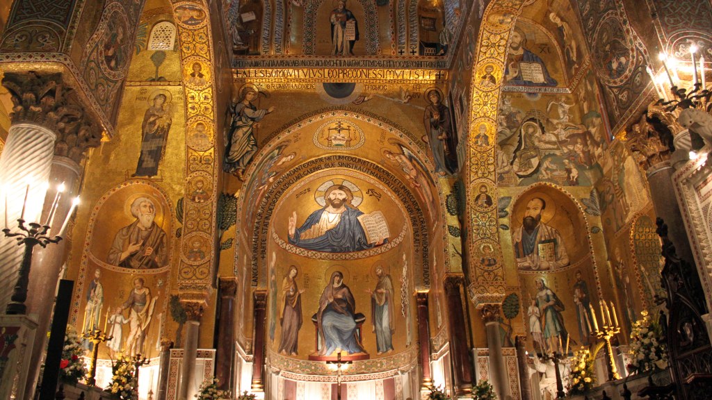 Mosaici dorati e soffitto della Cappella Palatina a Palermo